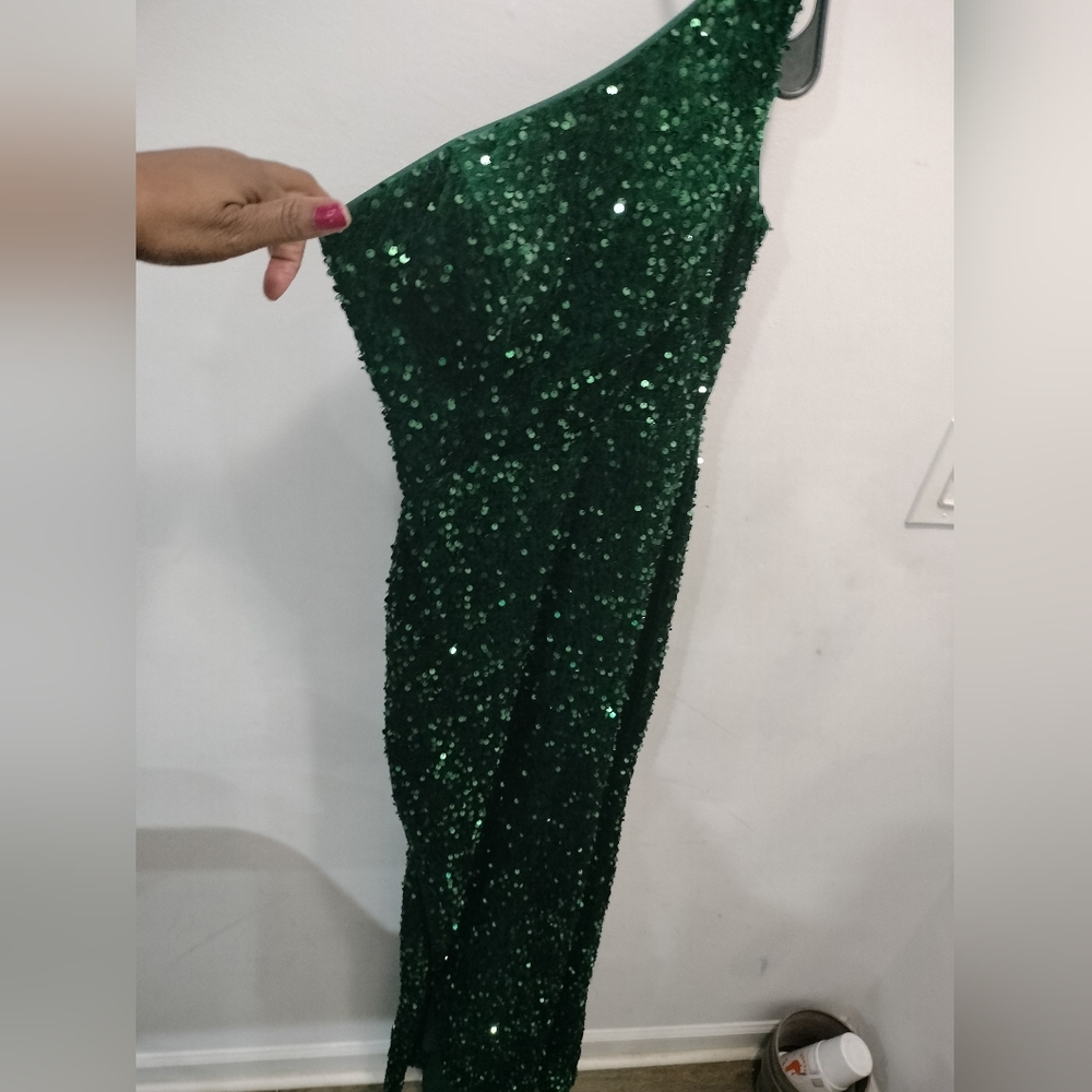 New one shoulder long green sequin dress with high slit lined